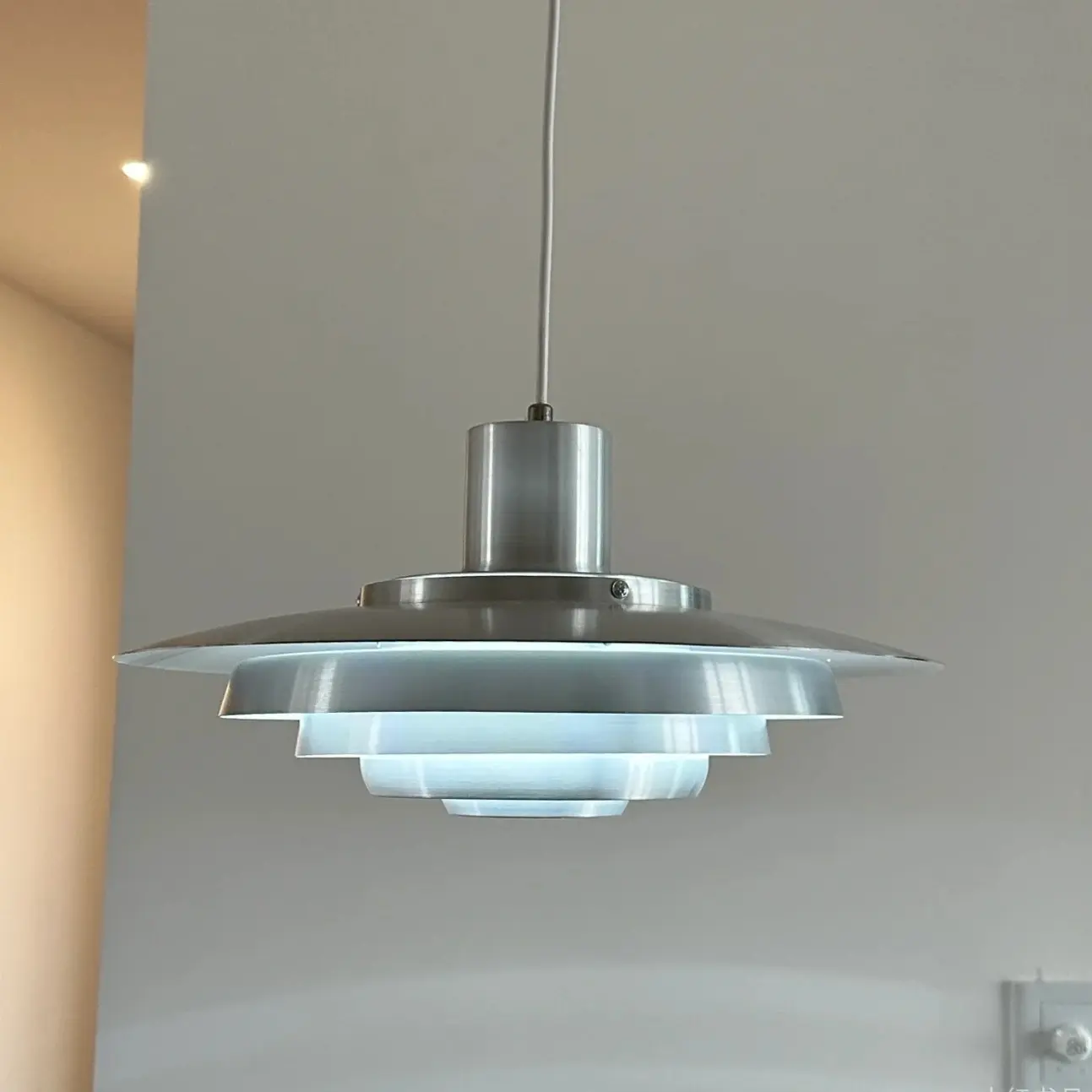 中山北欧现代吊灯设计师款飞碟餐厅吊灯简约吧台餐桌上火锅店吊灯