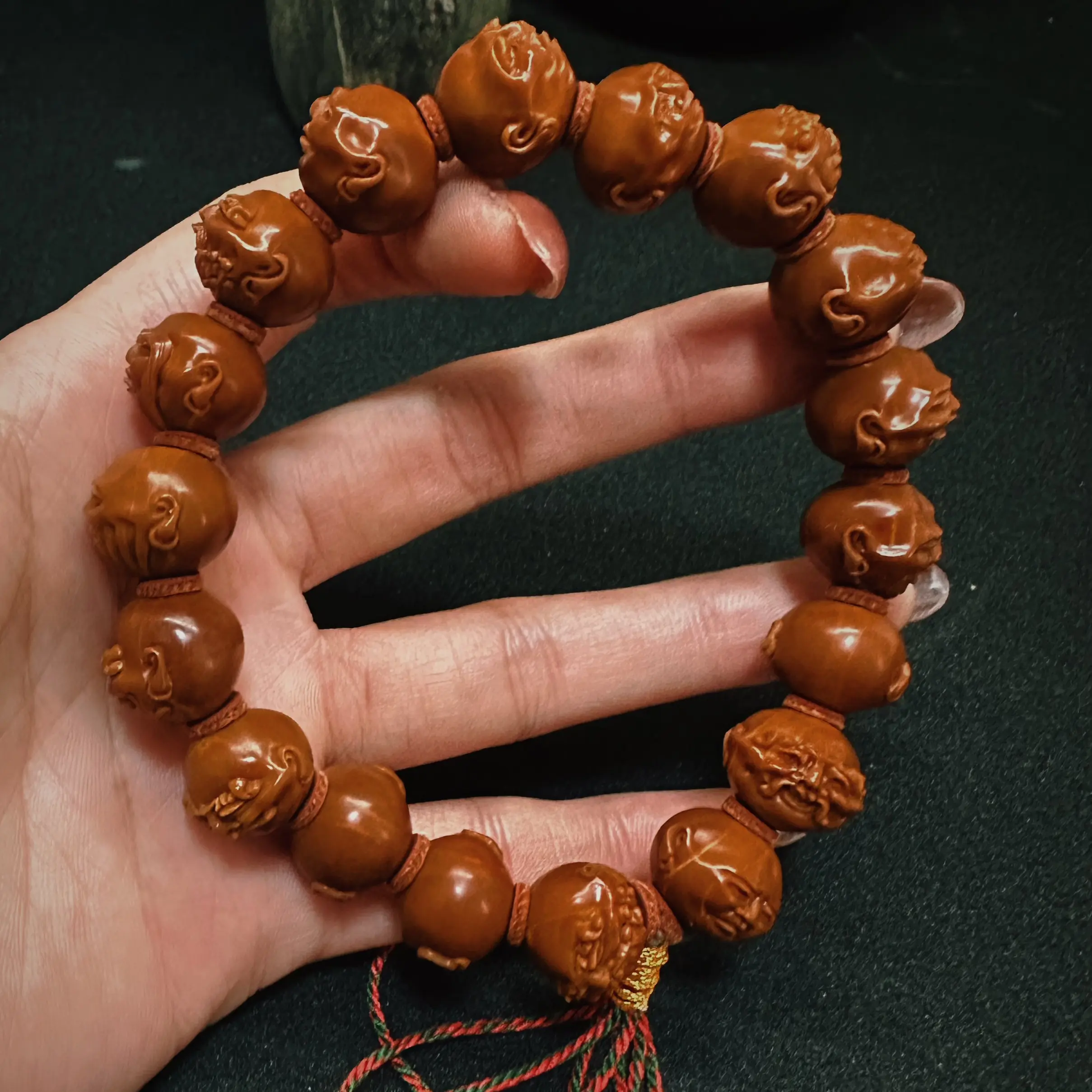 须派十八罗汉，橄榄核小籽手工雕刻文玩手串鸡血红老叫