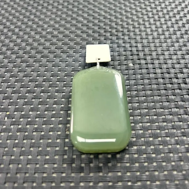 和田玉湖水绿无事牌男女款百搭高端平安牌挂件