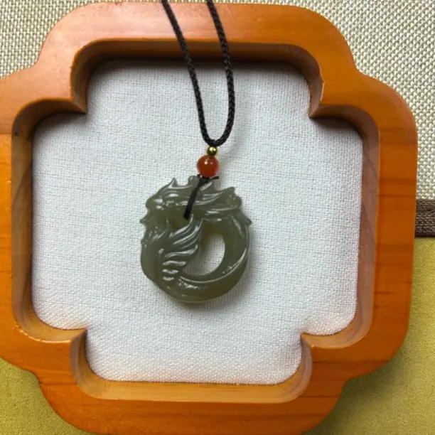 龙形生肖龙镂空龙牌多样性发其一玉坠