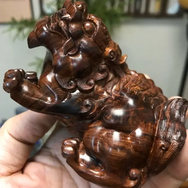 海南黄花梨漂亮花纹把件精品貔貅水波纹理