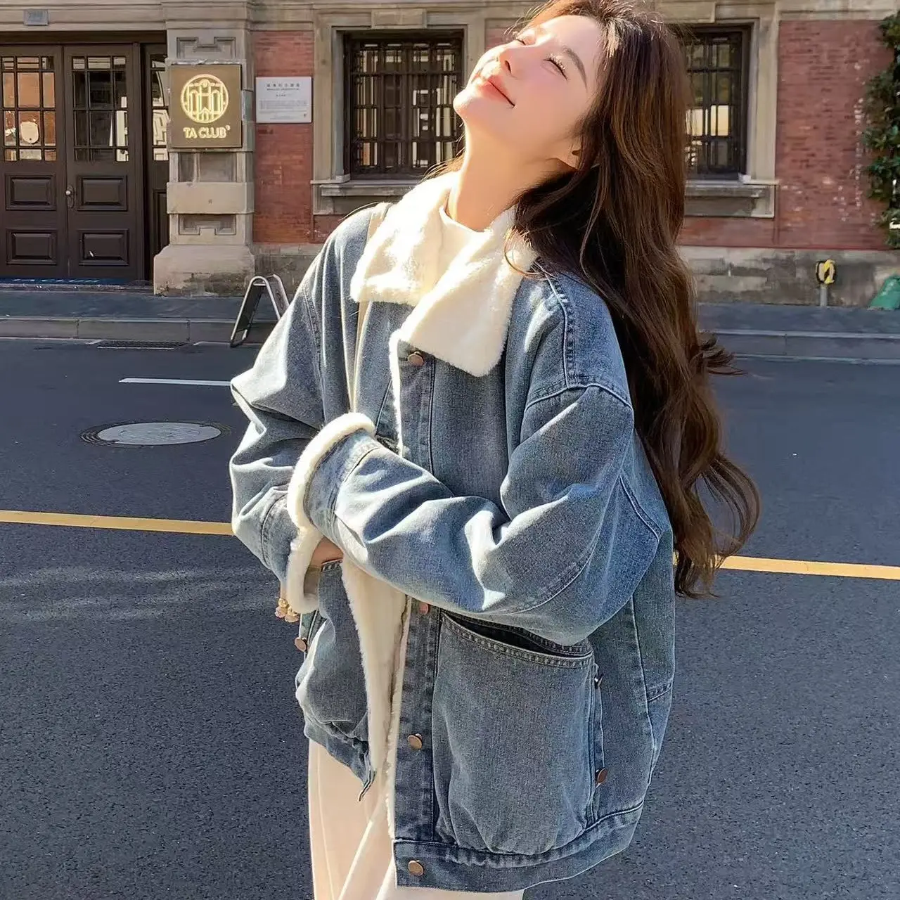 港风复古加绒加厚牛仔外套女冬季新款宽松显瘦保暖派克服上衣