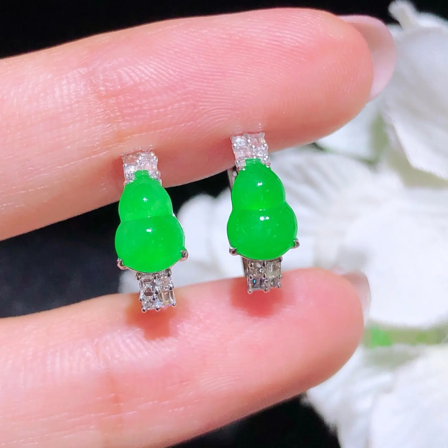 天然缅甸翡翠A货阳绿葫芦耳包18k金镶钻