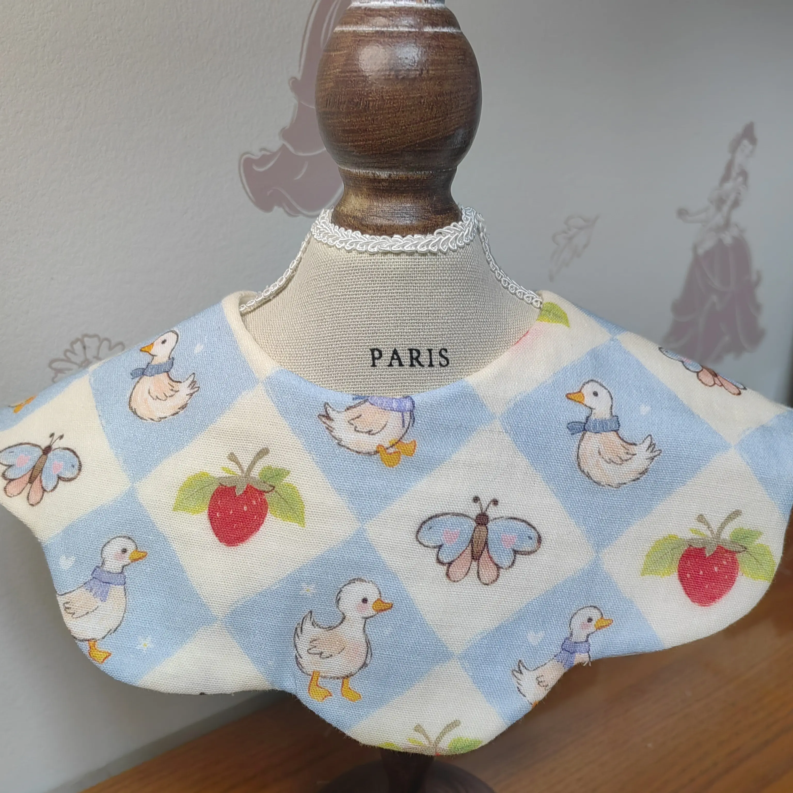 婴儿纯棉花瓣款口水巾透气防吐奶宝宝围兜