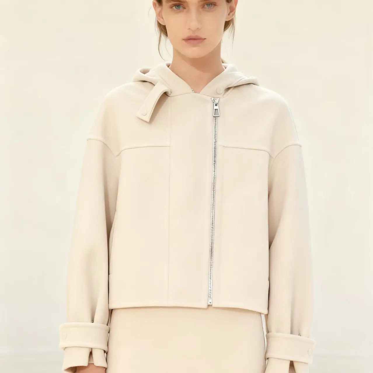 【兜欢米】30%羊绒的奢感与70%羊毛的质感成就这件高定短款连帽外套