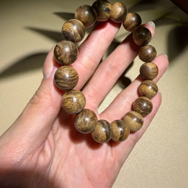 沉香都蓬红油老料1.2沉水花珠17.5克