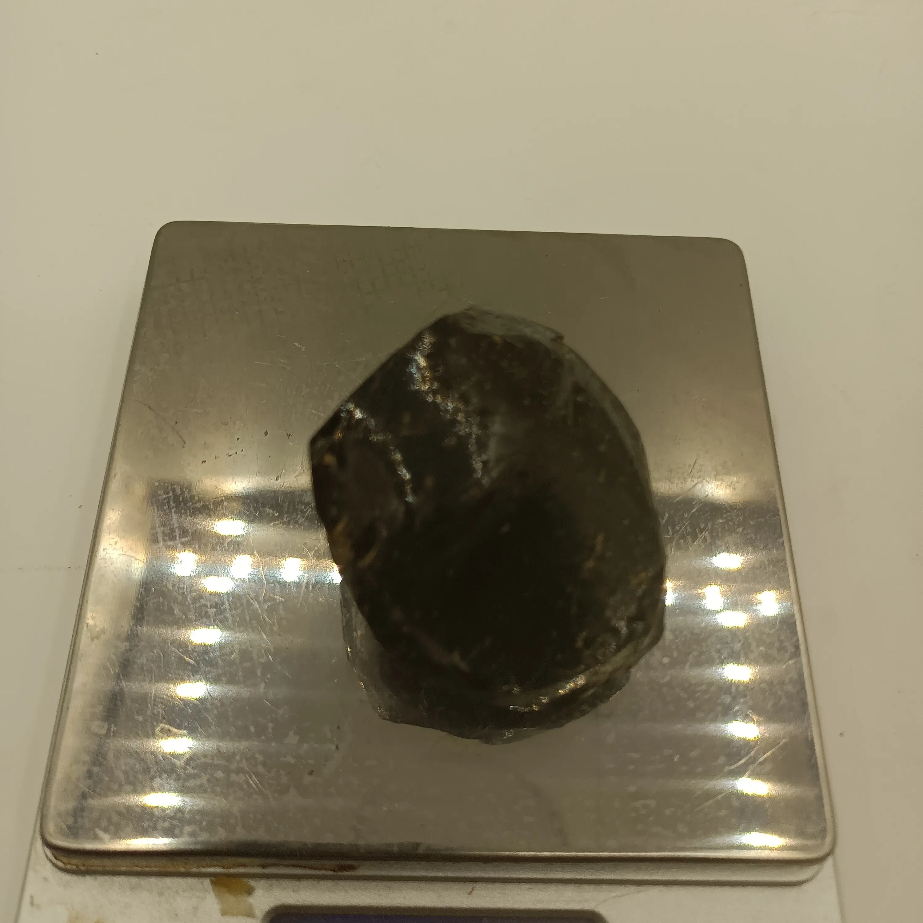 玻璃陨石养生的极品，可以做珠宝有药用价值