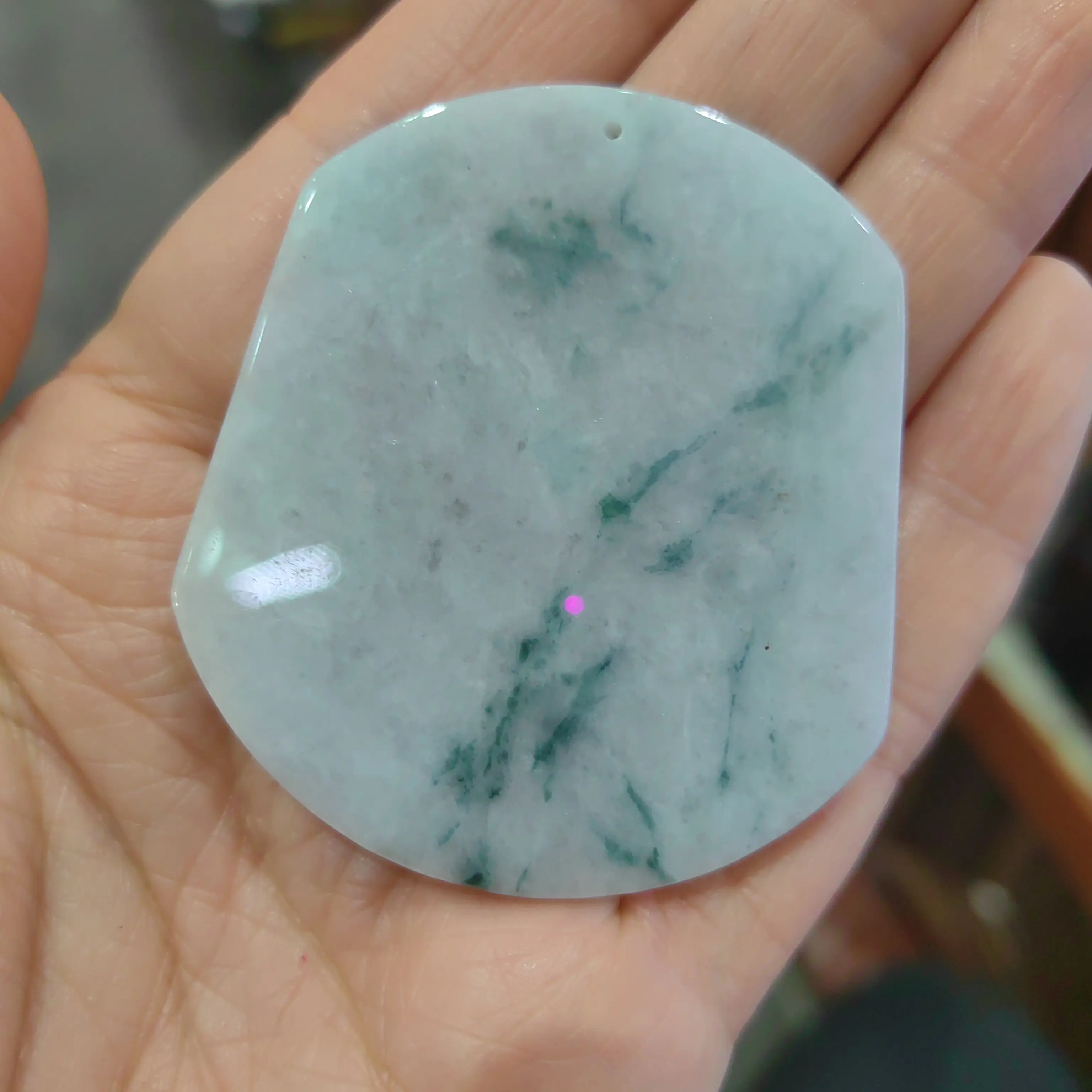 天然A货翡翠飘绿花大无事牌吊坠精雕细琢男女款时尚百