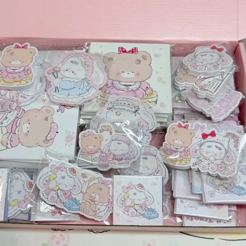 菠萝包老师店里全系列212款（贴纸桌垫背卡铁盒亚克力冰箱贴便签）