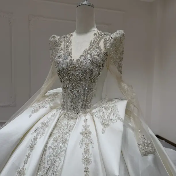 V领钉珠长袖中腰缎面拖尾法式公主风结婚婚纱