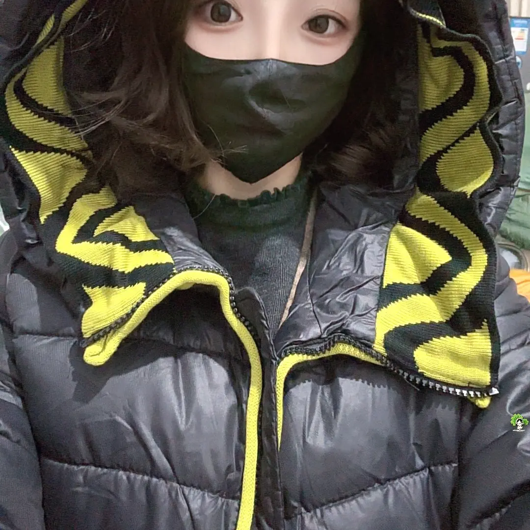 排骨泡芙拼色连帽短款冬季保暖轻便轻薄女款面包服