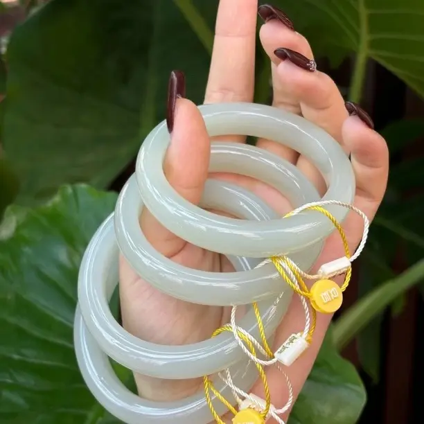 9121和田玉青海料晴水手镯 多样性发其一