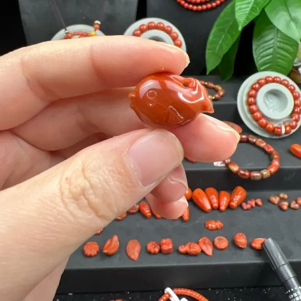 天然俏色南红锦鲤吊坠卡20 百搭珠宝配饰挂坠