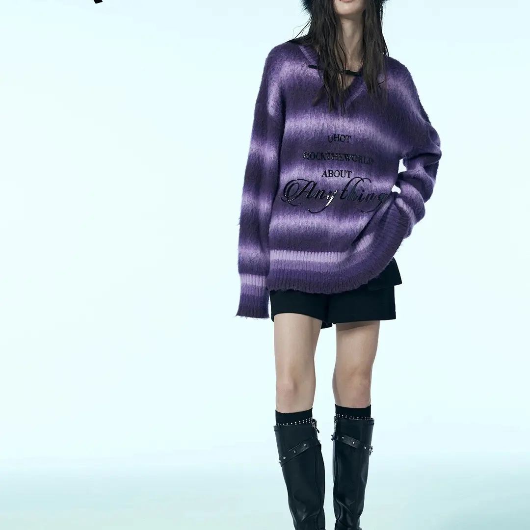 uhot/诱货紫色宽松条纹拼色针织衫女V领装饰扣随性慵懒 UWWW2Z202