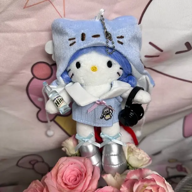 春日出游可爱草帽红格裙玩偶公仔钥匙扣包挂饰