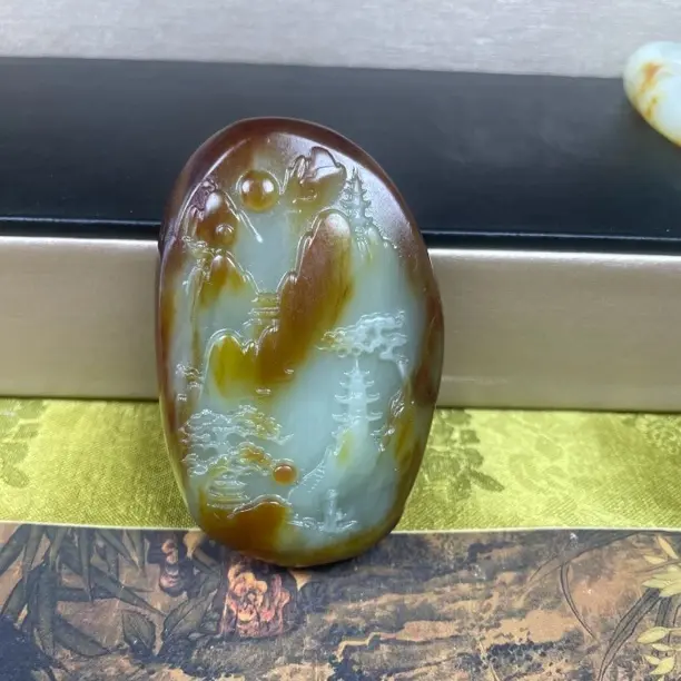 新疆和田玉，140克，山水意境.
