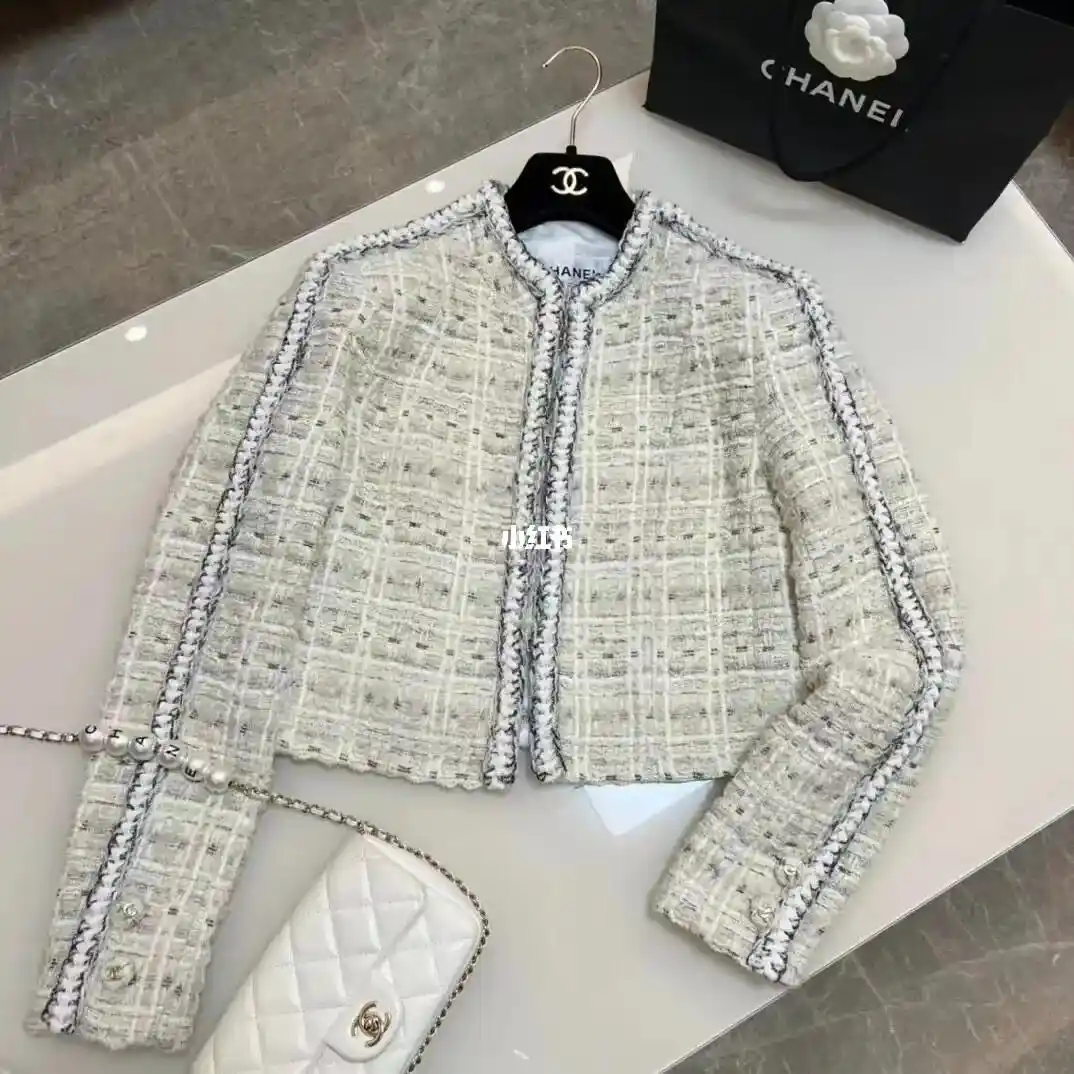 轻奢时尚宽松显瘦百搭钉珠织带短款小香风外套秋冬