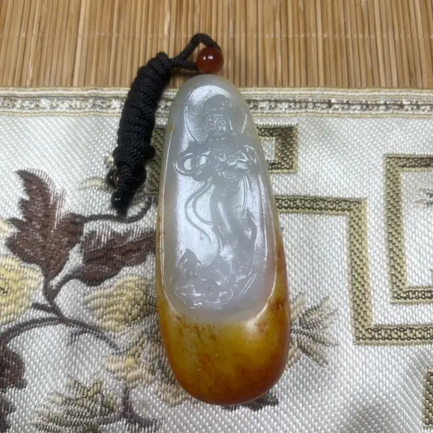 新疆和田玉白玉观音手工雕刻男女款守护神121克