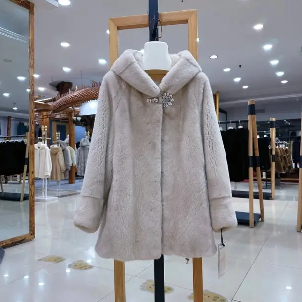 米黄时尚连帽女款百搭进口貂皮秋冬大衣慵懒风原色皮草外套