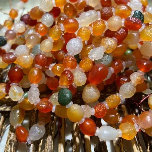 天然彩色糖心阿拉善玛瑙手串男女款民族风时尚百搭拍下随机发货