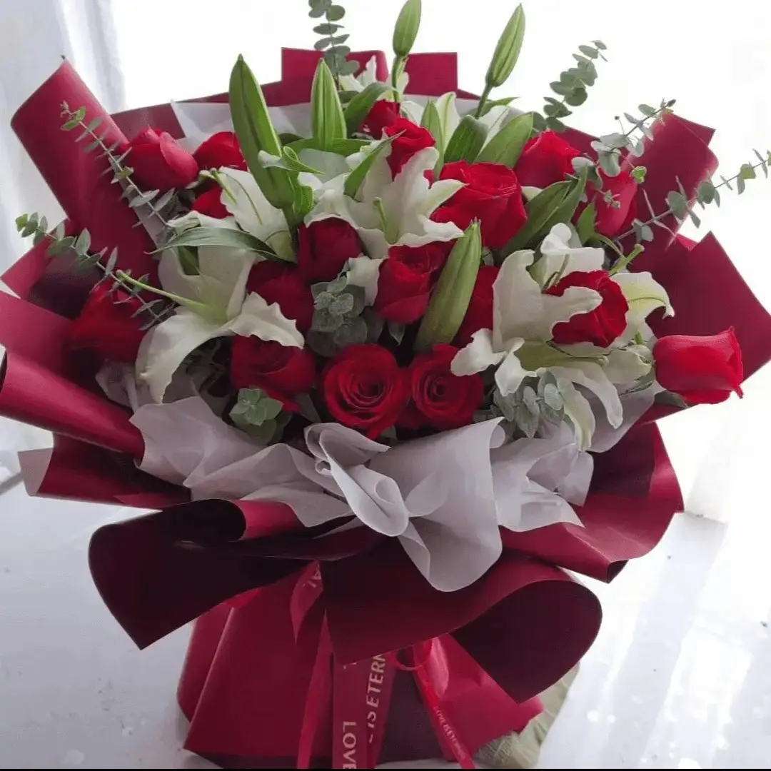 玫瑰百合混搭花束同城配送适合送女友妈妈等作为生日礼物