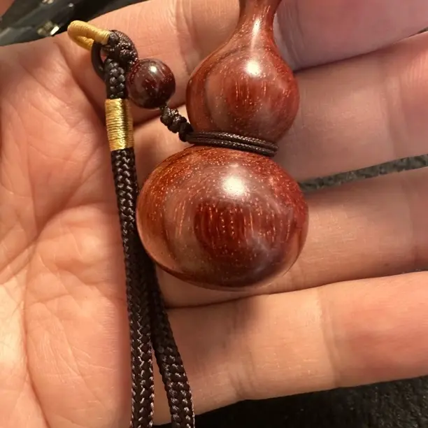 檀香紫檀2.5直径的葫芦雕刻手把件#632