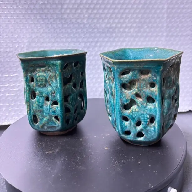 柴窑烧制一对镂空六方杯冰裂釉