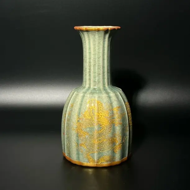 汝窑冰裂纹描金瓜棱长颈瓶