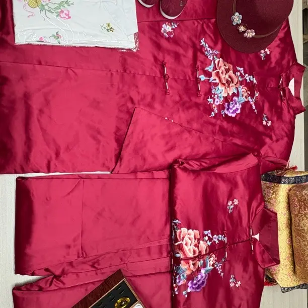 新中式女士枣红时尚刺绣服装中式风格尽显复古韵味