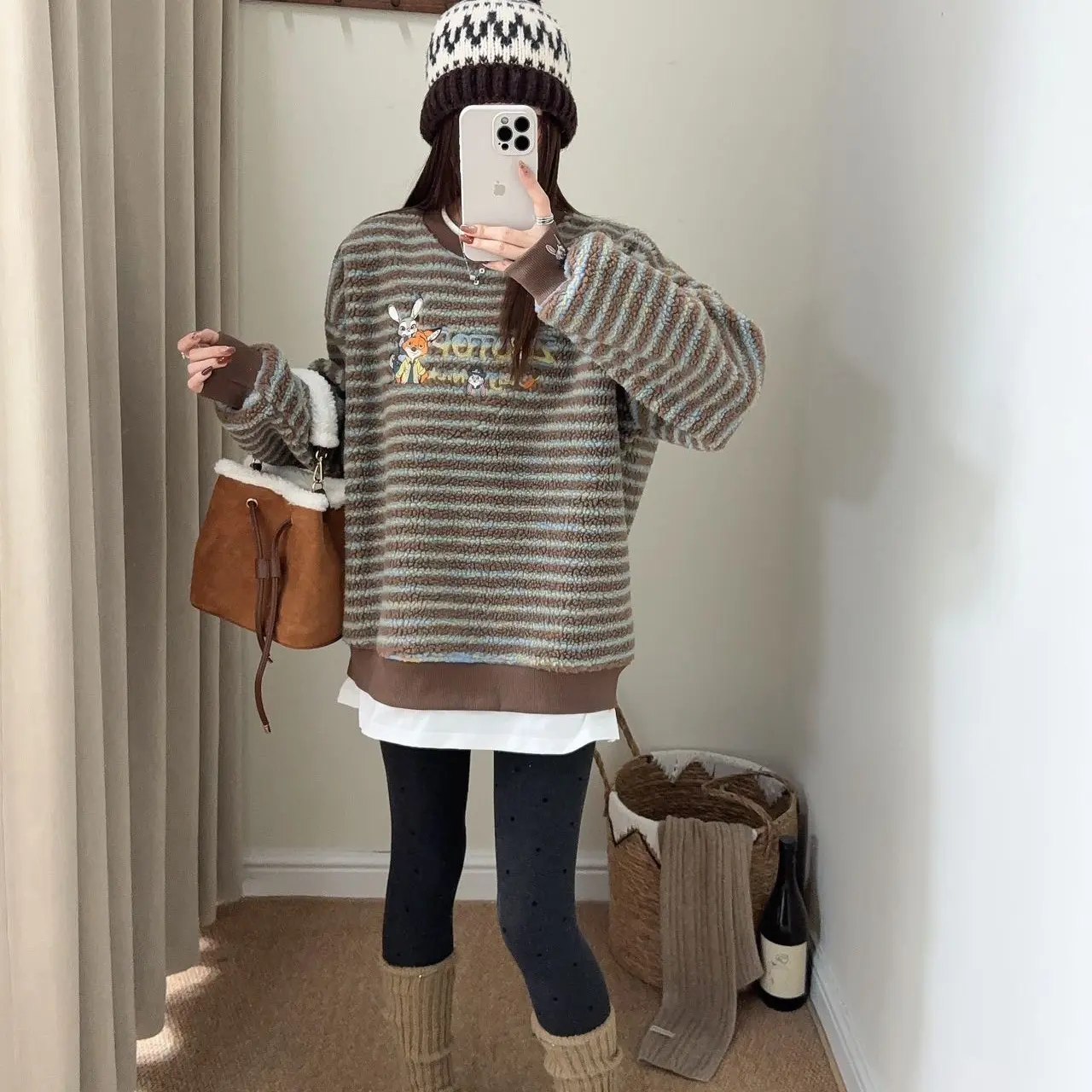 冬季加绒款韩系简约宽松动物城刺绣条纹假两件卫衣女款