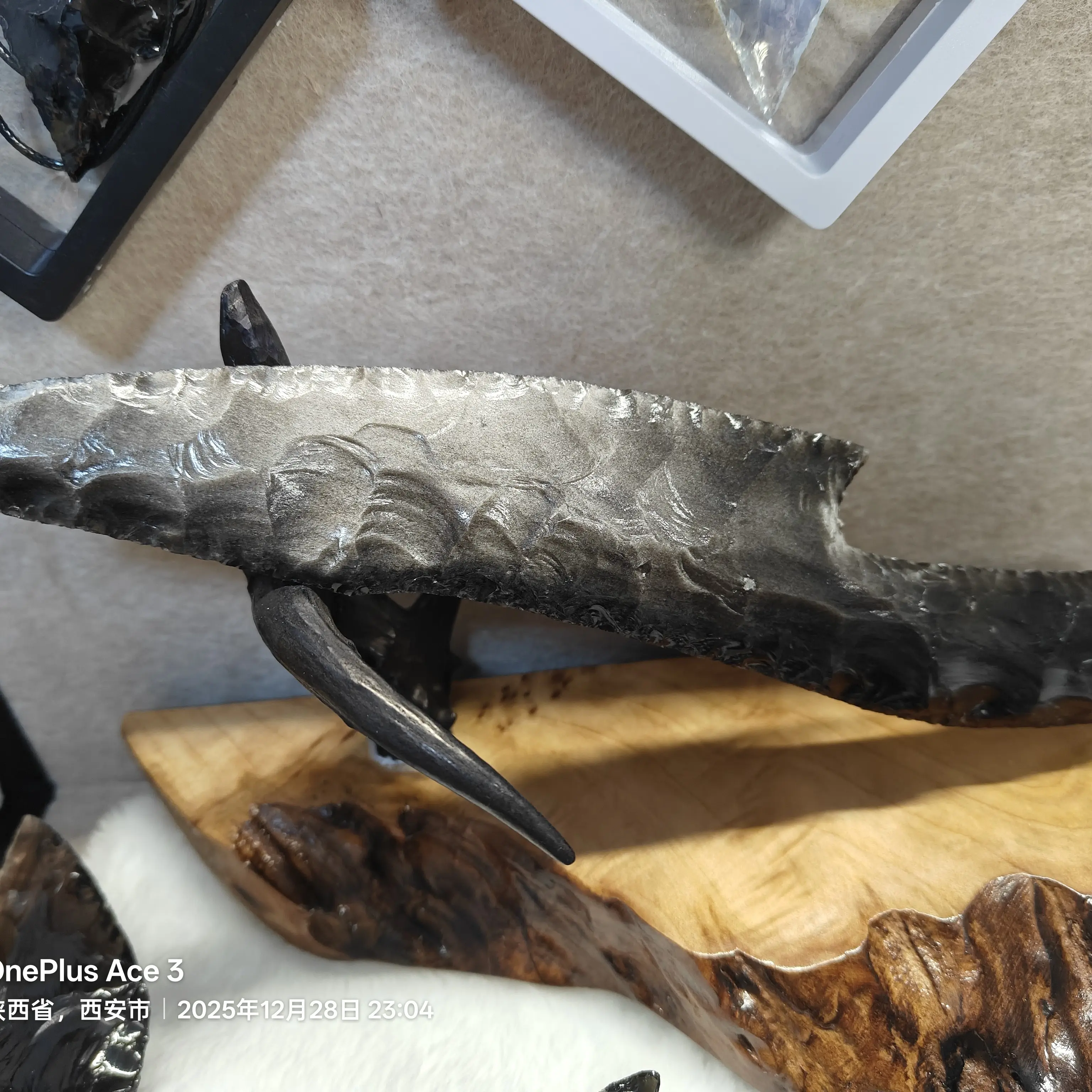 打制工艺银曜石一体猎刀
