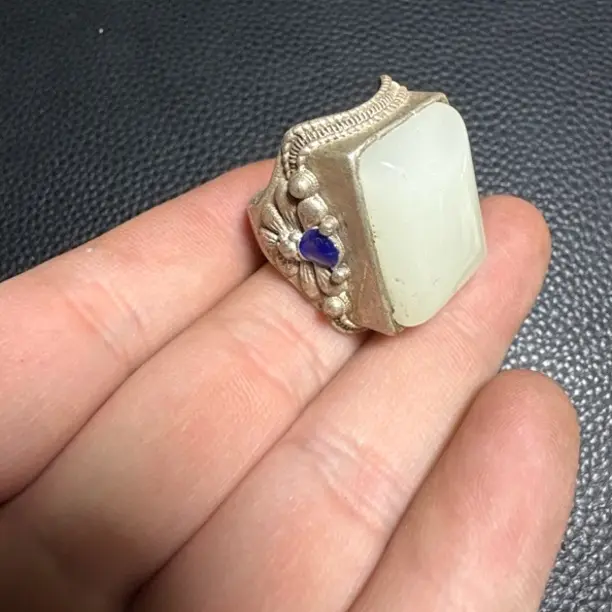 和田玉戒指品相完好活口戒指
