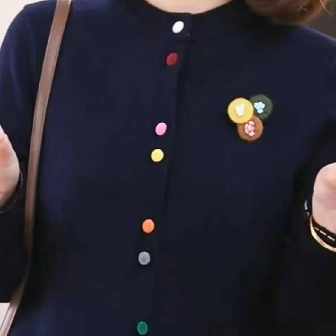 新款彩色扣针织开衫女秋冬时尚百搭加厚毛衣小众炸街高级感女装