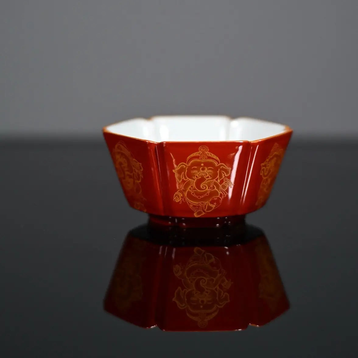 宣之堂 矾红描金象神六方杯