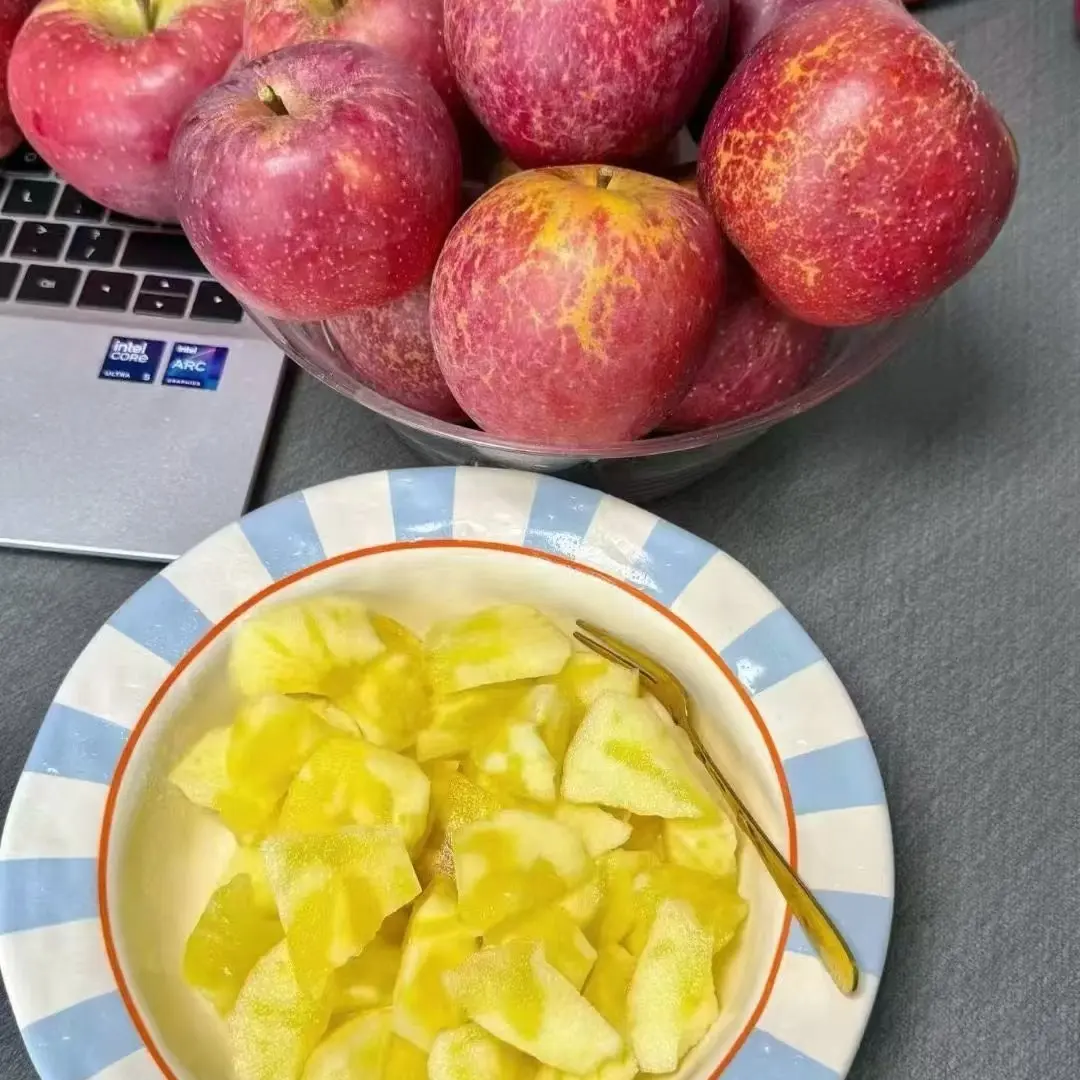 云南昭通苹果-自有果园大果14斤装32个左右