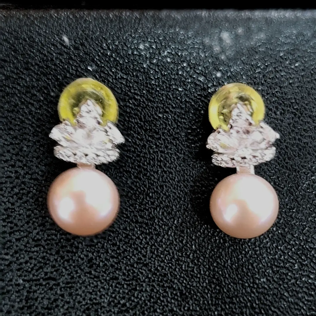 粉色珍珠精美耳钉