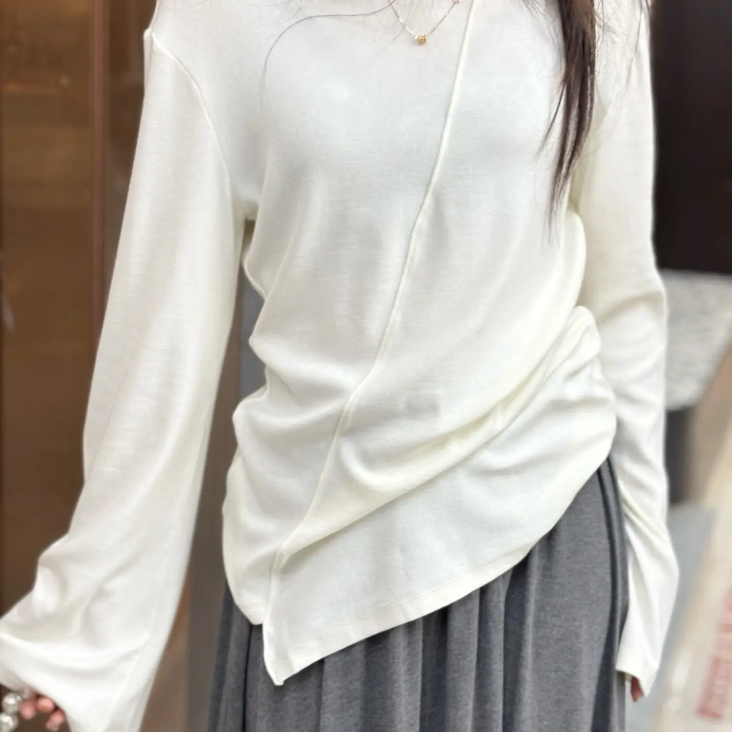 女士洋气简约后英文斜线纹弹力显瘦内搭长袖圆领T恤上衣