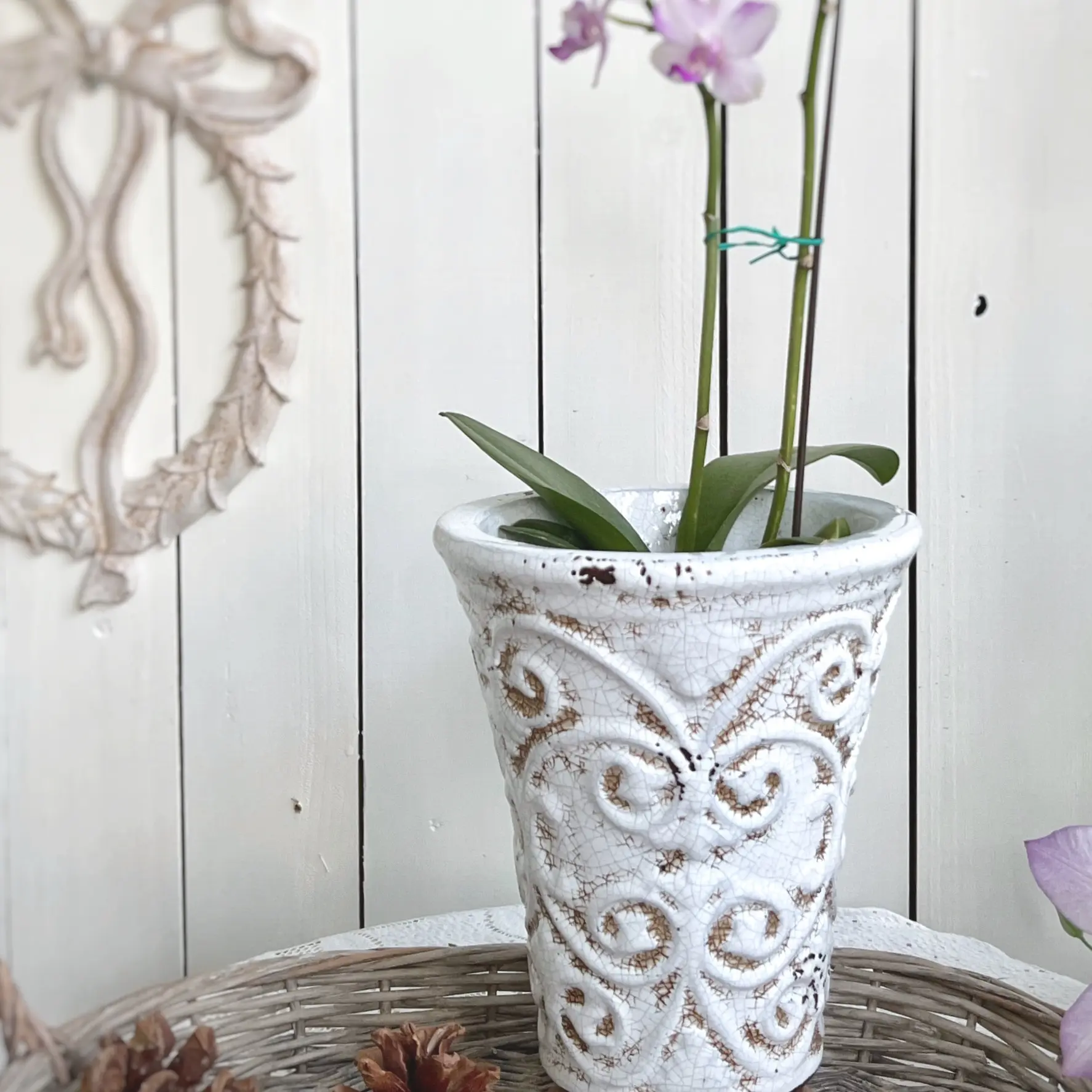 yx手压粗陶复古做旧白色冰裂釉藤蔓浮雕花盆口径14cm高度20cm