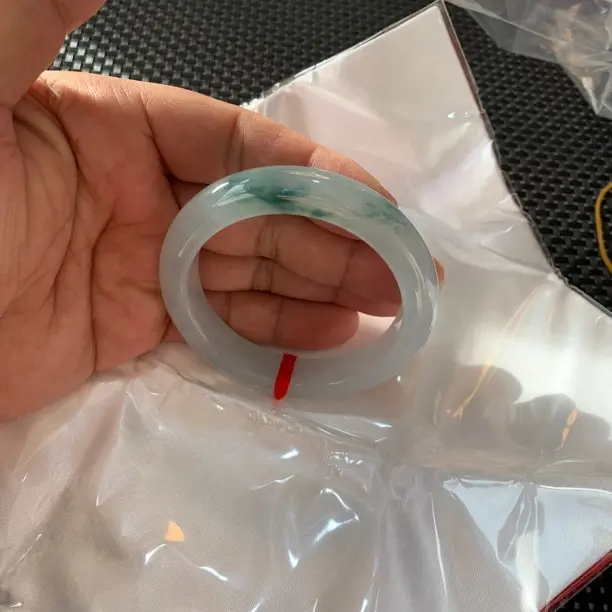 天然缅甸A货翡翠57-58圈口老坑冰种飘花正圈