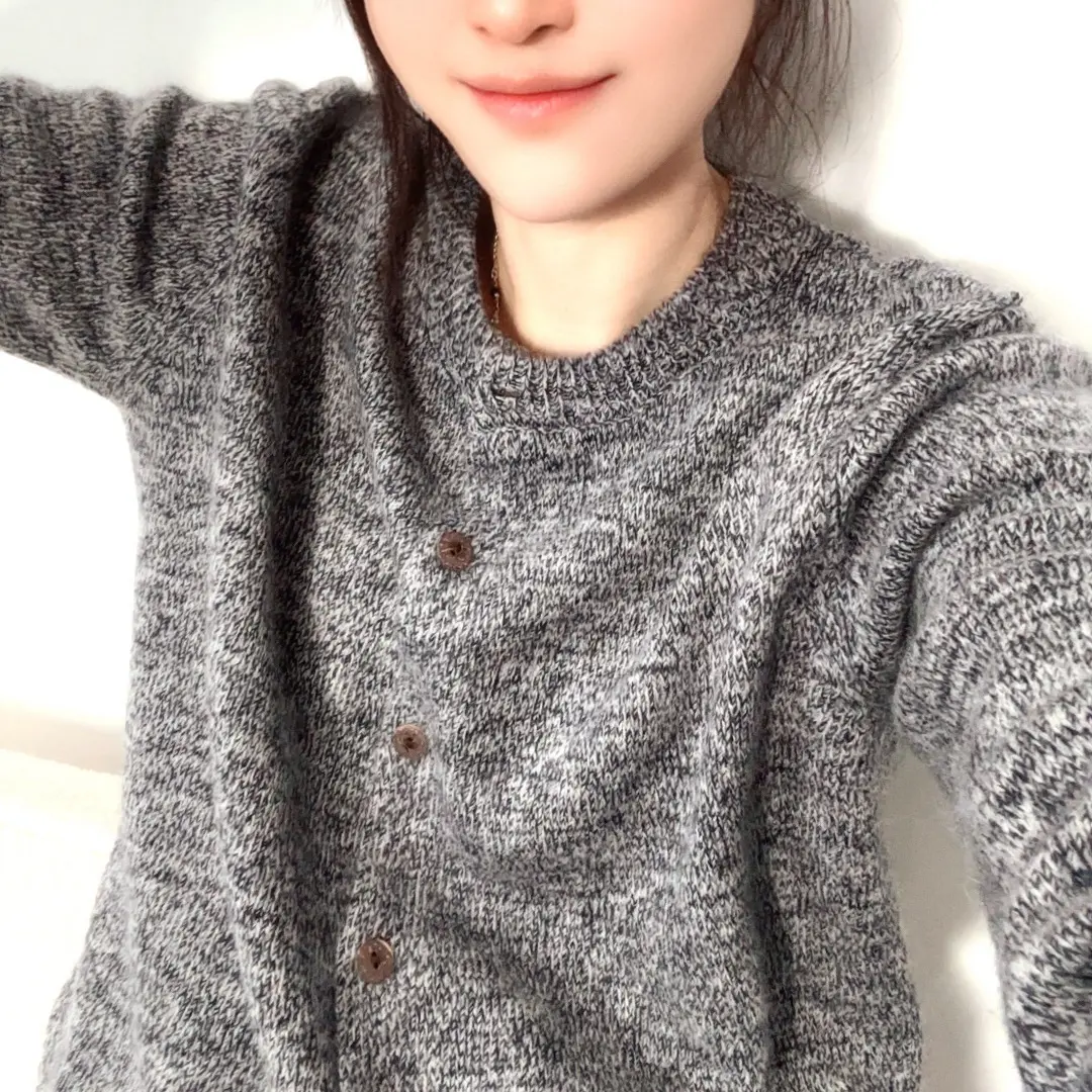 杨老板冬季新款花灰纽扣圆领开衫毛衣