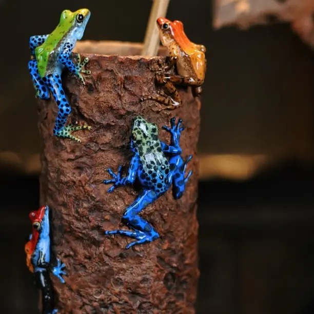 仿生陶瓷青蛙花器.中国青蛙王子刘镇光老师作品