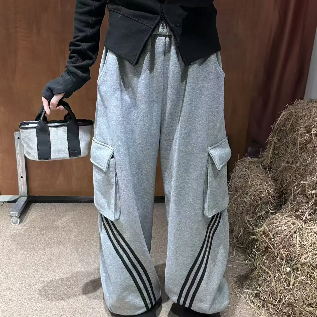 2025秋冬动感三斜条纹阔腿加绒休闲卫裤 2622