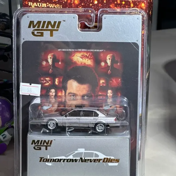 1:64 mini gt宝马750IL 明日帝国 银色 英文挂卡 不包官瑕