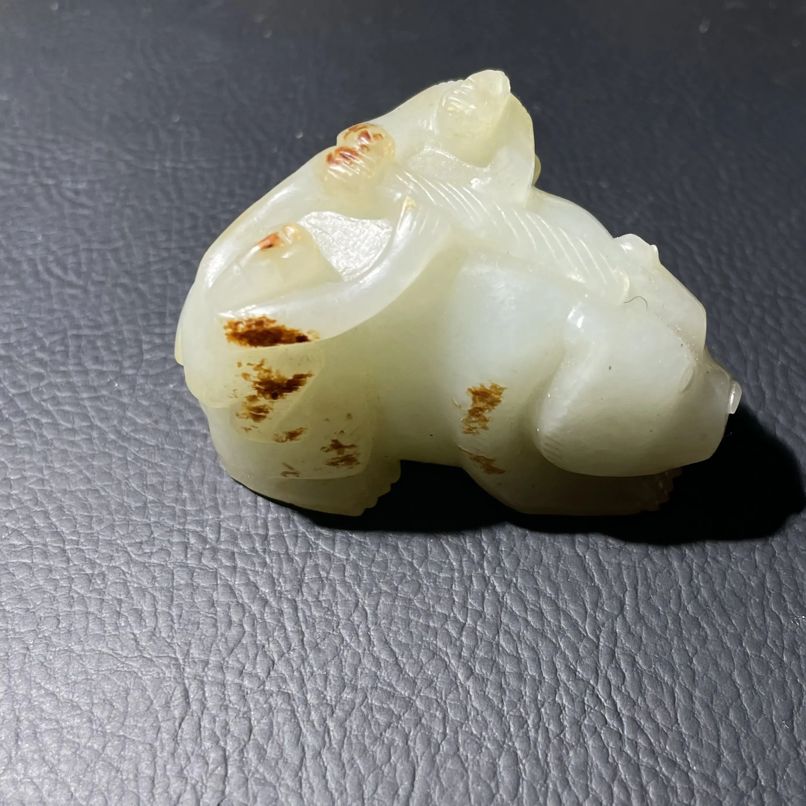 旧藏和田玉熊手把件