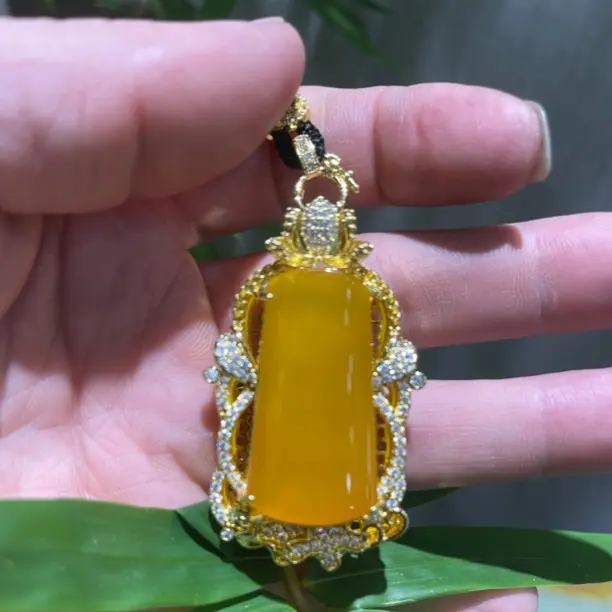 精品黄色豪镶吊坠