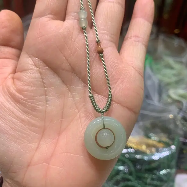 天然和田玉，平安扣，锁骨扣，直径20小巧精致，绳子一套，保真正品