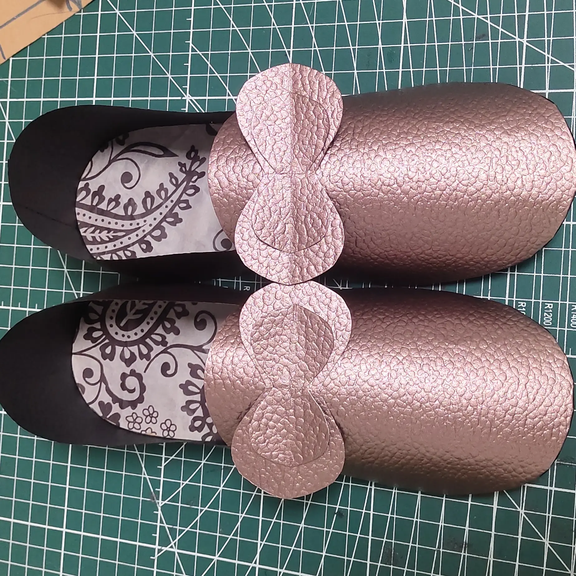 仿真板纸质板玫瑰金女皮鞋