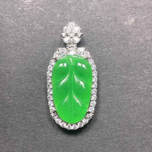 满绿树叶A货翡翠吊坠