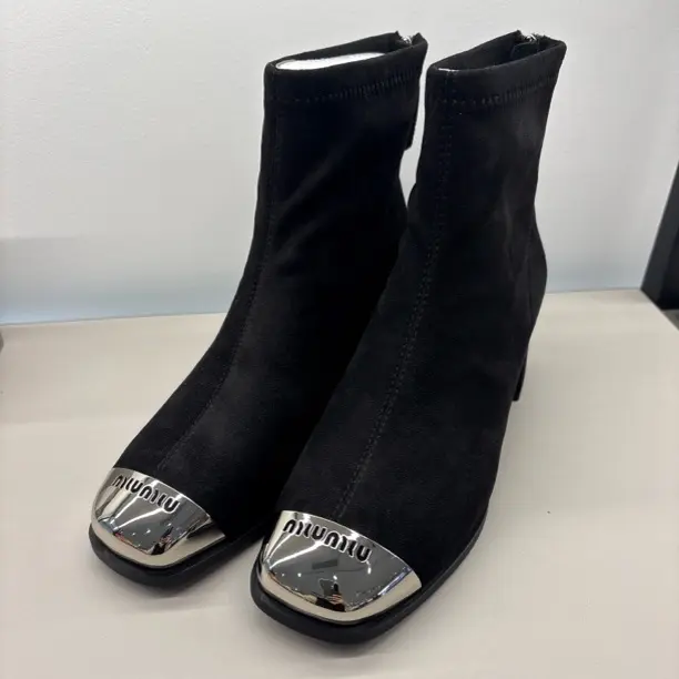 8021绒面女靴粗跟方头金属铁头瘦瘦靴