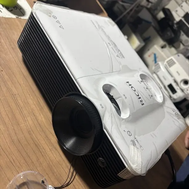 二手 新款准新理光投影仪 运费自理